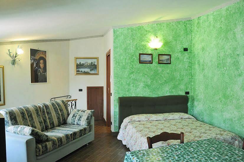Michela Rooms Riomaggiore Exterior photo